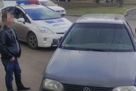 Патрульные выявили два факта подделки документов: водителя остановили за нарушение ПДД (фото)