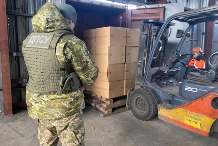 Контрабандисты пытались под видом салфеток ввезти через порт «Черноморск» почти 700 тысяч пачек сигарет (фото, видео)