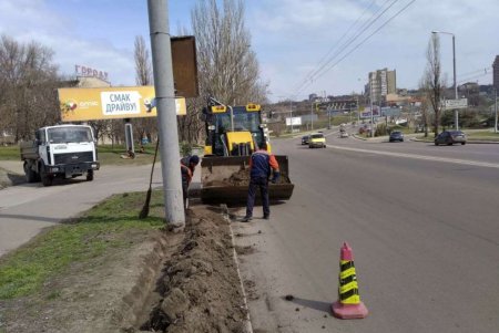 Коммунальщики выполнили в городе санобработку остановок и очистили ряд улиц (фото)