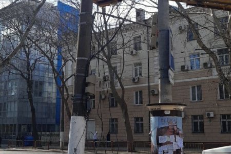 Коммунальщики привели в порядок светофоры и дорожные знаки в разных районах города (фото)