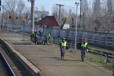 Коммунальщики проведут субботники для очистки железнодорожных въездов в Одессу (фото)