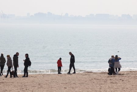 Одесситы проводят воскресенье в Лузановке (фоторепортаж)