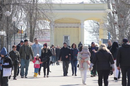 Одесситы проводят воскресенье в Лузановке (фоторепортаж)