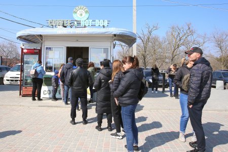 Одесситы проводят воскресенье в Лузановке (фоторепортаж)