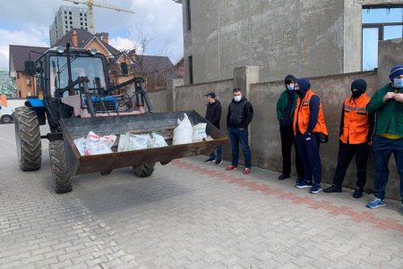 В коттеджном городке на территории Крыжановки несколько семей отказываются платить за воду и засыпают коллекторы, чтобы их не отключили (фото)