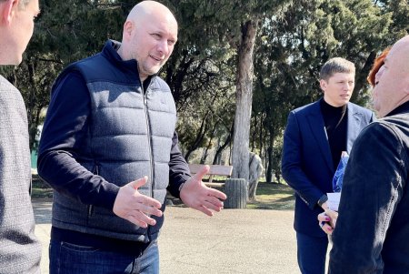 В Дюковском парке благоустроят центральную аллею и очистят еще один пруд (фото, видео)