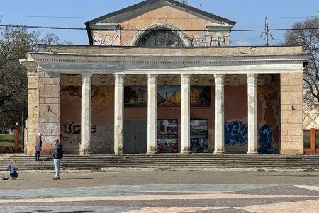 В Дюковском парке благоустроят центральную аллею и очистят еще один пруд (фото, видео)