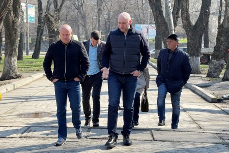 В Дюковском парке благоустроят центральную аллею и очистят еще один пруд (фото, видео)