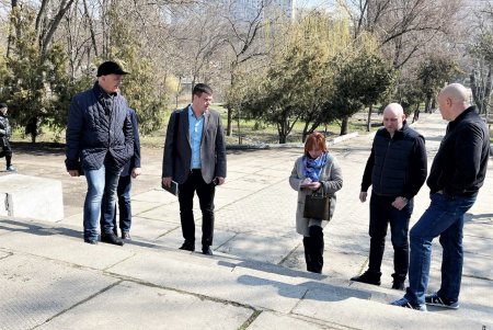 В Дюковском парке благоустроят центральную аллею и очистят еще один пруд (фото, видео)