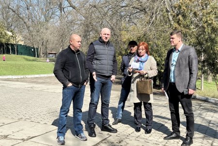В Дюковском парке благоустроят центральную аллею и очистят еще один пруд (фото, видео)