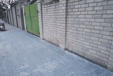 Ведется капитальный ремонт тротуаров вдоль улицы Чубаевской (фото)
