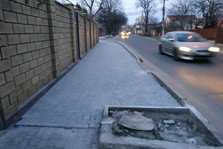 Ведется капитальный ремонт тротуаров вдоль улицы Чубаевской (фото)