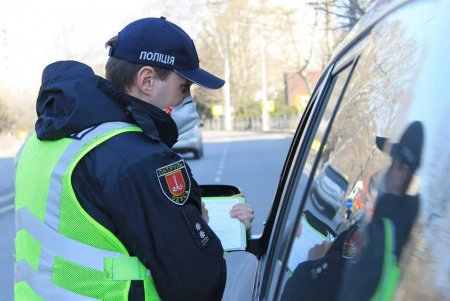 На проспекте Шевченко с помощью устройства TruCAM патрульные зафиксировали семь нарушителей скорости
