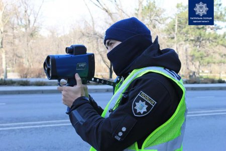 На проспекте Шевченко с помощью устройства TruCAM патрульные зафиксировали семь нарушителей скорости