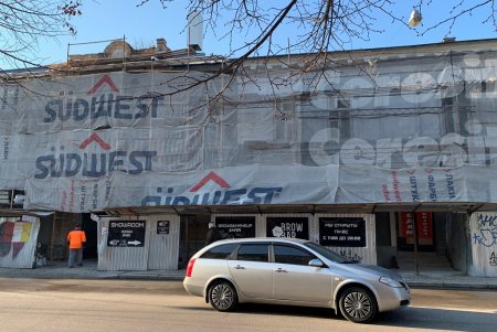 В историческом центре города ремонтируют фасады и крыши старинных зданий (фото)