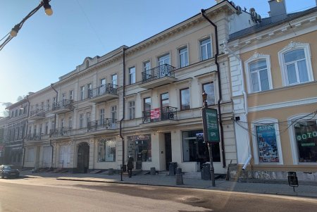 В историческом центре города ремонтируют фасады и крыши старинных зданий (фото)