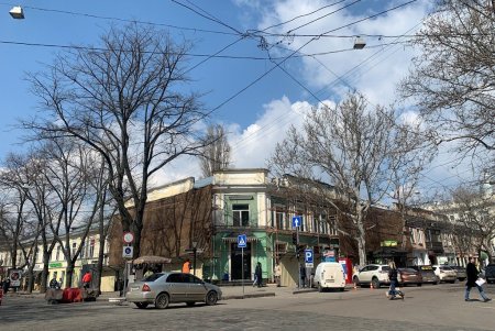 В историческом центре города ремонтируют фасады и крыши старинных зданий (фото)