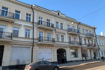 В историческом центре города ремонтируют фасады и крыши старинных зданий (фото)