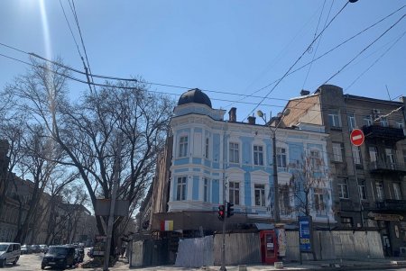В историческом центре города ремонтируют фасады и крыши старинных зданий (фото)