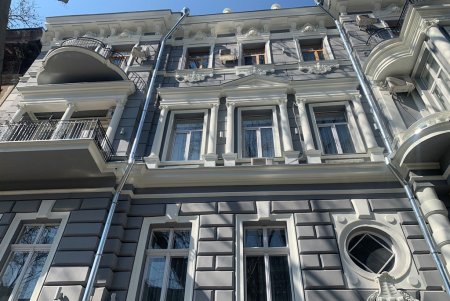 В историческом центре города ремонтируют фасады и крыши старинных зданий (фото)