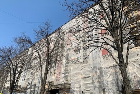 В историческом центре города ремонтируют фасады и крыши старинных зданий (фото)