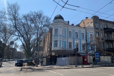 В историческом центре города ремонтируют фасады и крыши старинных зданий (фото)