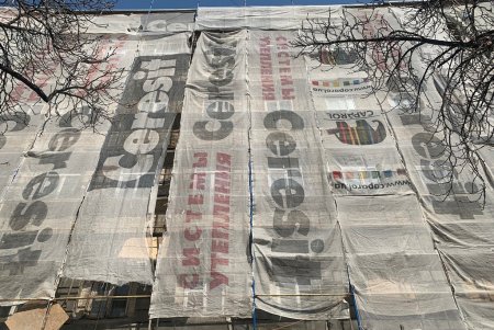 В историческом центре города ремонтируют фасады и крыши старинных зданий (фото)