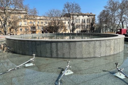 С наступлением тепла в Одессе запустили девять фонтанов (фото, видеокомментарий)