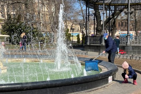 С наступлением тепла в Одессе запустили девять фонтанов (фото, видеокомментарий)