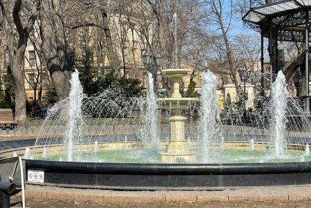 С наступлением тепла в Одессе запустили девять фонтанов (фото, видеокомментарий)