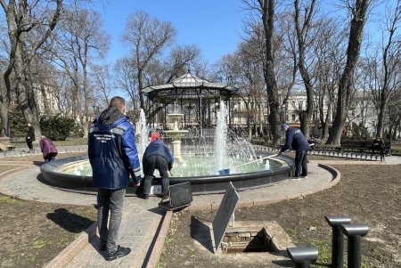 С наступлением тепла в Одессе запустили девять фонтанов (фото, видеокомментарий)