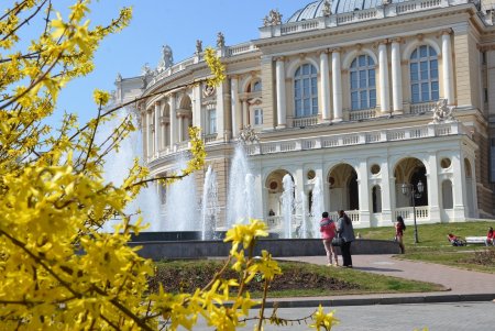 С наступлением тепла в Одессе запустили девять фонтанов (фото, видеокомментарий)