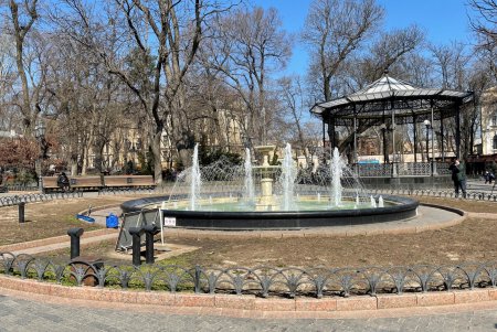 С наступлением тепла в Одессе запустили девять фонтанов (фото, видеокомментарий)