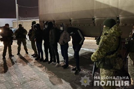 За каждого получали от 8 до 10 тыс. долл. США: перед судом предстанут организаторы нелегального канала переправки мигрантов (фото)