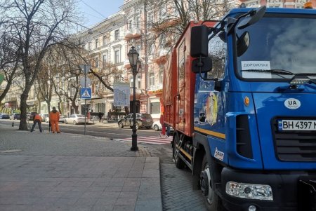 Отремонтированы участок дороги на Екатерининской и ступени на площади 10 Апреля (фото) 