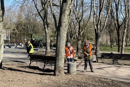 Ко Дню освобождения Одессы в городе состоялся масштабный субботник (фото)