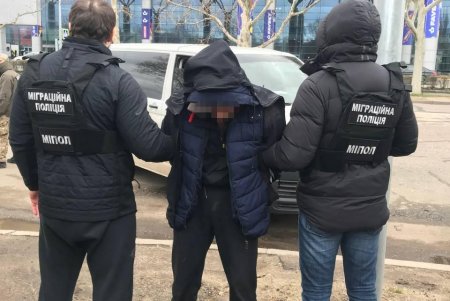 Житель Одесской области пытался вывезти в Турцию троих мужчин для переправки нелегалов (фото, видео)