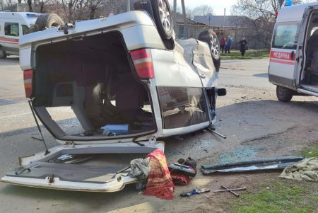 В Подольске столкнулись два легковых автомобиля и машина скорой помощи (фото)