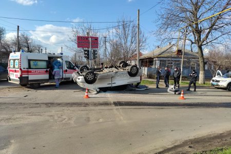 В Подольске столкнулись два легковых автомобиля и машина скорой помощи (фото)