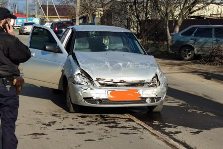 В Подольске столкнулись два легковых автомобиля и машина скорой помощи (фото)