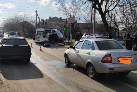 В Подольске столкнулись два легковых автомобиля и машина скорой помощи (фото)