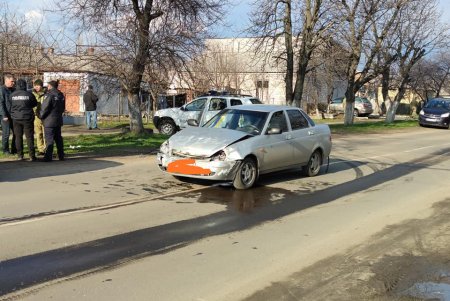В Подольске столкнулись два легковых автомобиля и машина скорой помощи (фото)
