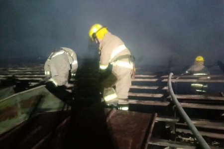 В Березовском районе несколько часов тушили масштабный пожар в здании бывшего дома культуры (фото)