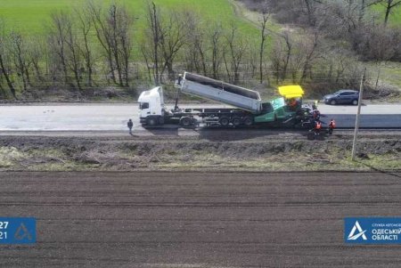 Асфальтирование дорог в нынешнем сезоне начато с участка трассы, который ведет в райцентр Тарутино (фото)