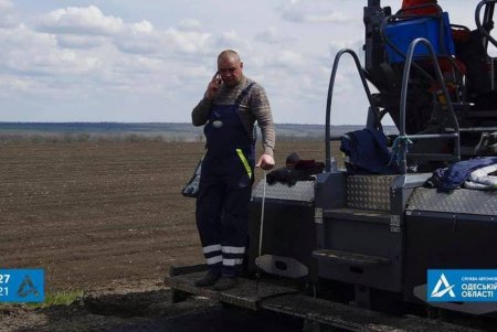 Асфальтирование дорог в нынешнем сезоне начато с участка трассы, который ведет в райцентр Тарутино (фото)