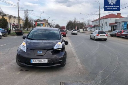 На Столбовой столкнулись две иномарки: одна из машин перевернулась (фото)