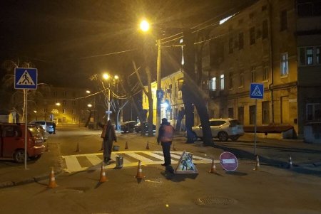 Обновили разметку пешеходного перехода на оживленном перекрестке Молдаванки (фото)