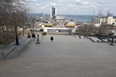COVID-19: на Потемкинской лестнице закрыли фуникулер на карантин 