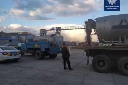 Одесские патрульные помогли оперативно доставить кислород для больных COVID-19 в медучреждение (фото) 