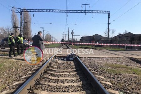На 7-й Пересыпской мужчина попал под локомотив (фото 18+, обновлено)